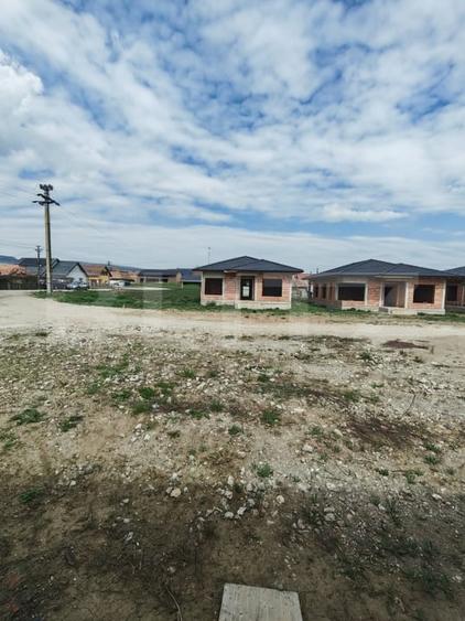 Casă individuală cu 4 camere cu Canalizare în Mihai Viteazu