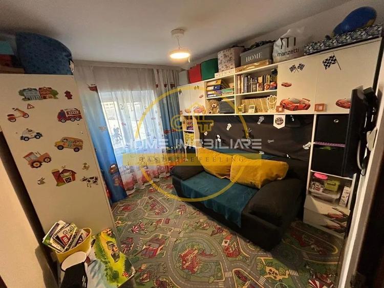 Apartament cu 3 camere decomandat, mobilat în Păcurari