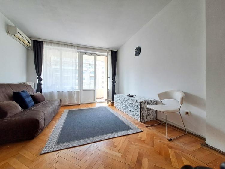 Apartament cu 2 camere semidecomandat în P-ța Romană
