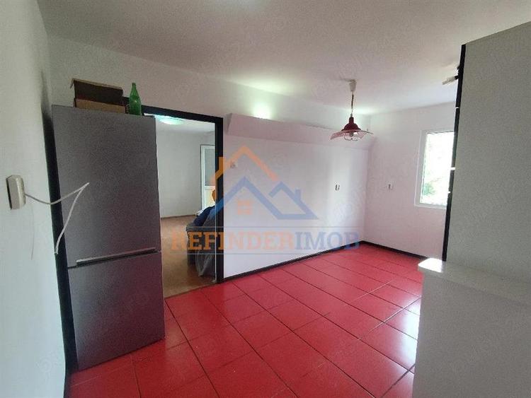 Apartament cu 3 camere semidecomandat în Brâncoveanu