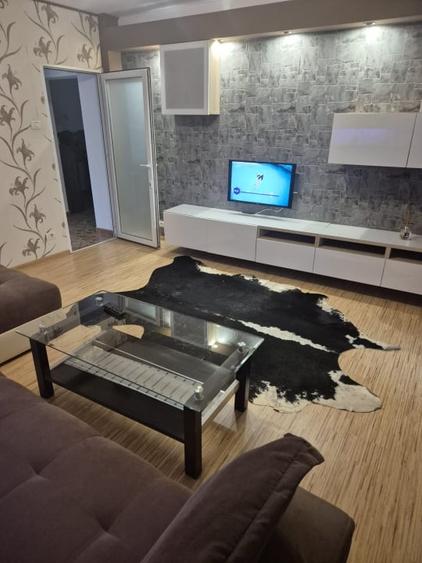 Apartament cu 3 camere decomandat, mobilat în Crângași