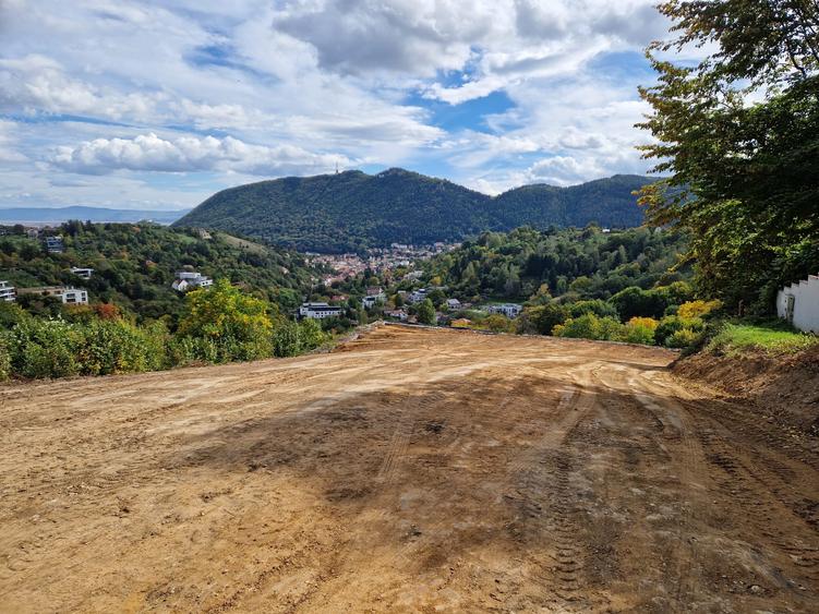 Teren Construcții intravilan de 800 mp, în Drumul Poienii