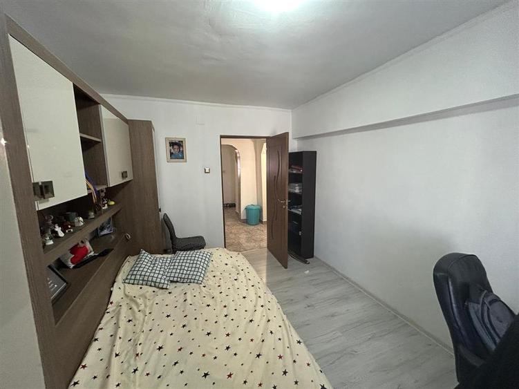 Apartament cu 3 camere decomandat în Brăilei