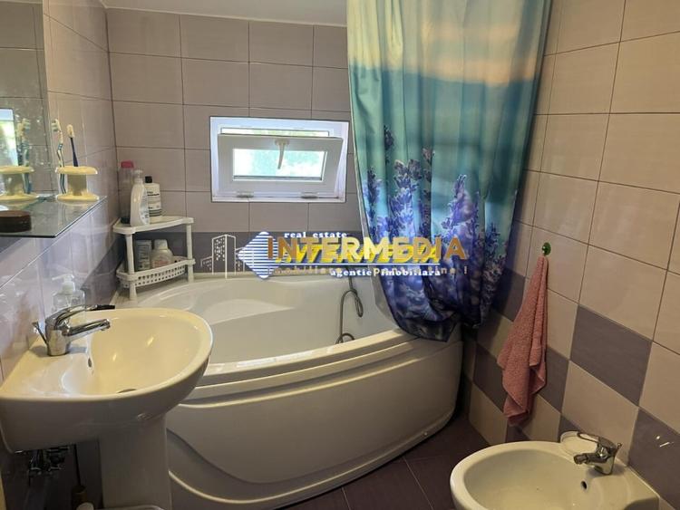 Casă individuală cu 3 camere cu Canalizare în Cetate