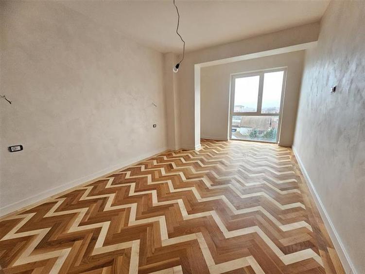 Penthouse cu 3 camere decomandat în Unirii
