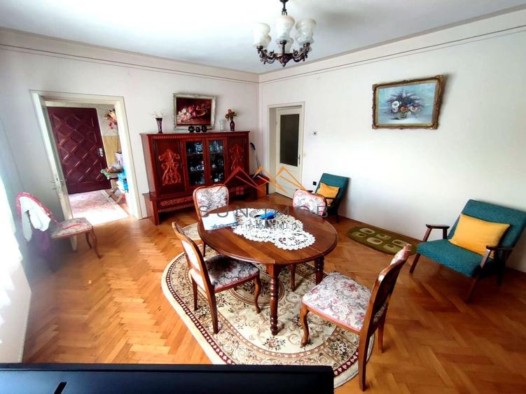 Casă individuală cu 6 camere cu Canalizare în Slobozia