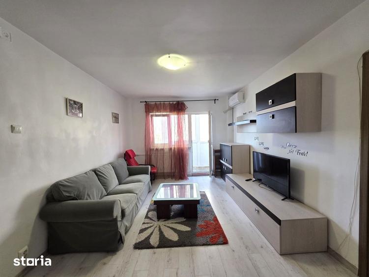Apartament cu 3 camere semidecomandat în Tineretului