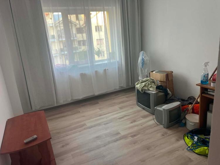 Apartament de vanzare Husi - 4