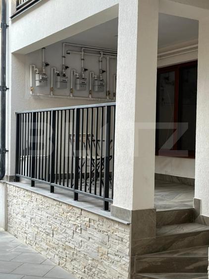 Casă individuală cu 10 camere cu Canalizare în Central