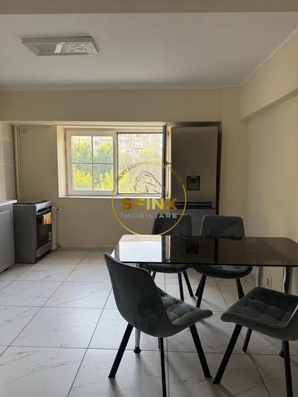 Apartament cu 3 camere decomandat, mobilat în Decebal