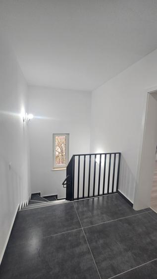 Duplex cu 4 camere cu Canalizare în Nord