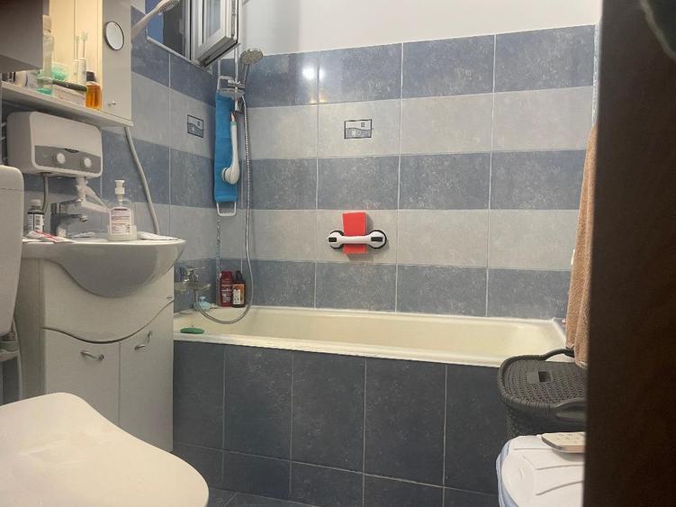 Apartament cu 2 camere decomandat în Drumul Taberei
