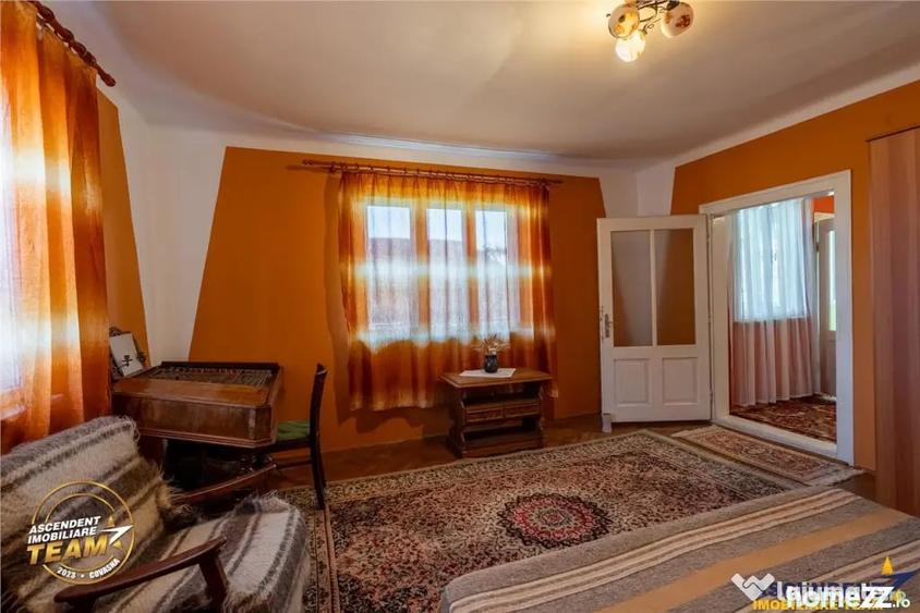 Casă cu 3 camere cu Teren 7608 Mp în Cernat