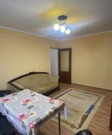 Apartament cu 3 camere semidecomandat în Tomis Nord