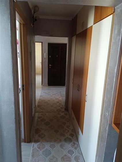 Apartament cu 3 camere decomandat în Canta