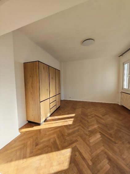 Apartament cu 3 camere decomandat, mobilat în Banu Manta