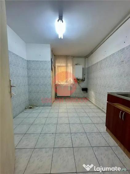 Apartament cu 4 camere decomandat în Km 4