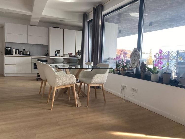 Apartament cu 4 camere decomandat în Iancu Nicolae