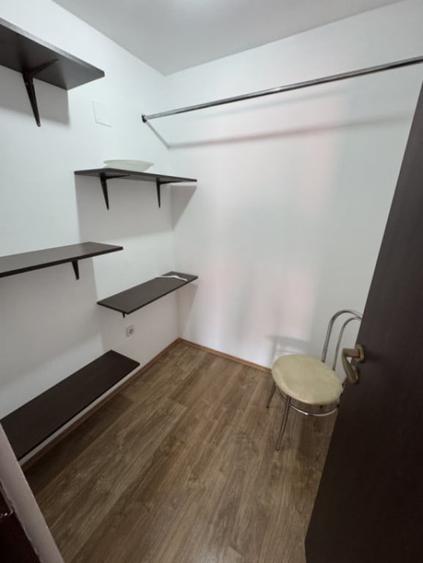 Apartament cu 3 camere semidecomandat în Florești