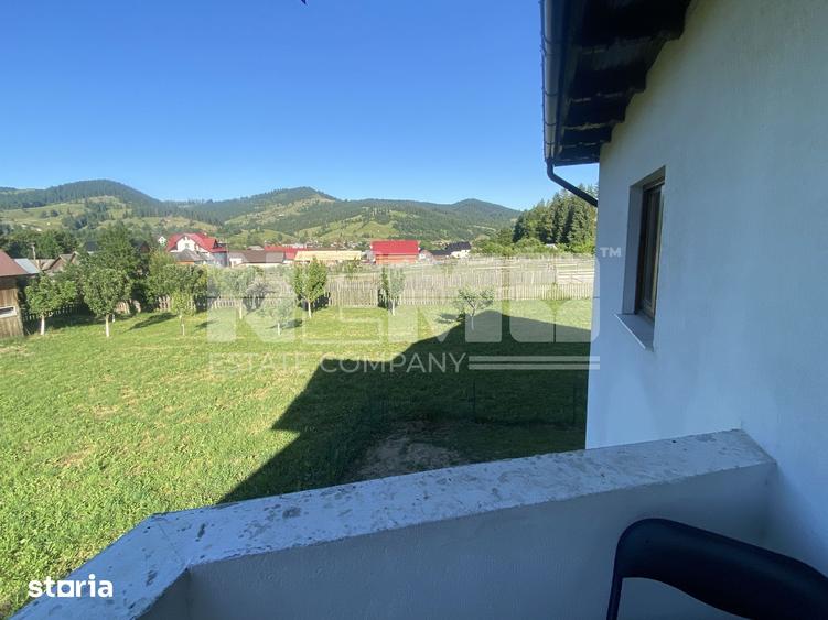 Casă cu 9 camere cu Teren 2200 Mp în Moldovița