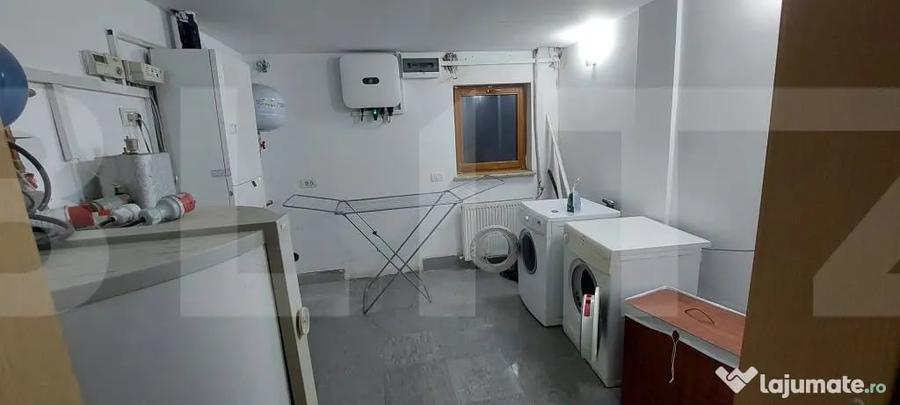 Casă cu 9 camere cu Teren 750 Mp în Dumbrăvița