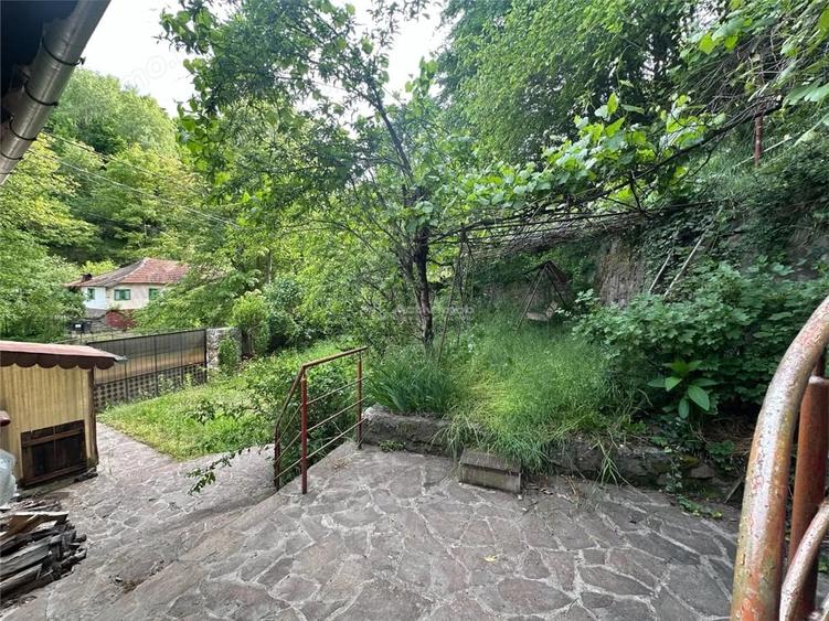 Casă cu 1 camere cu Teren 647 Mp în Central