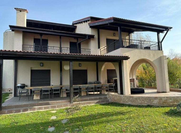 Casă individuală cu 7 camere cu Piscina în Snagov