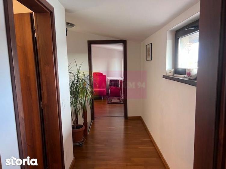 Apartament cu 3 camere, mobilat în Central