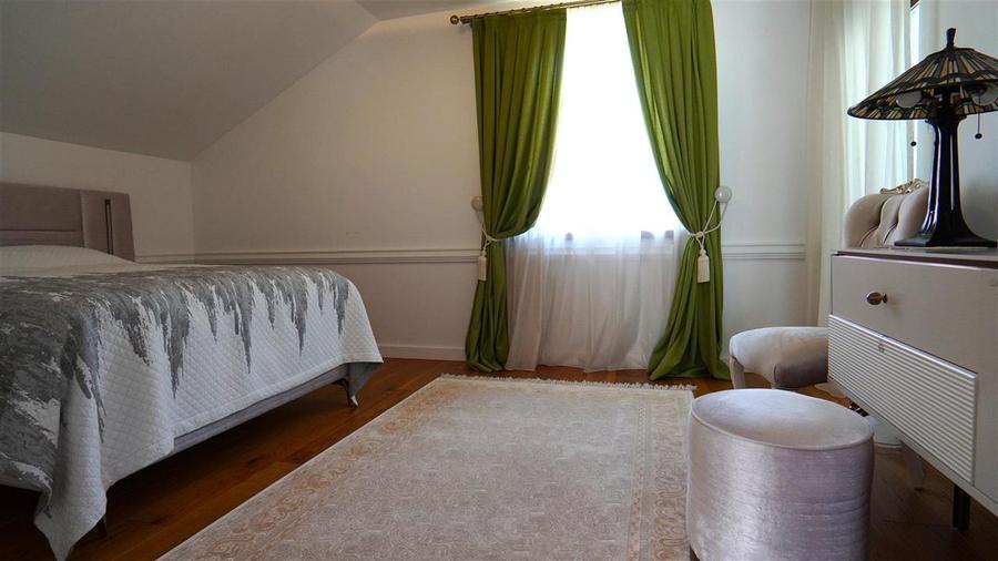Casă cu 4 camere cu Teren 700 Mp în Central