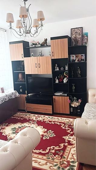 Apartament cu 3 camere decomandat în Ceardac