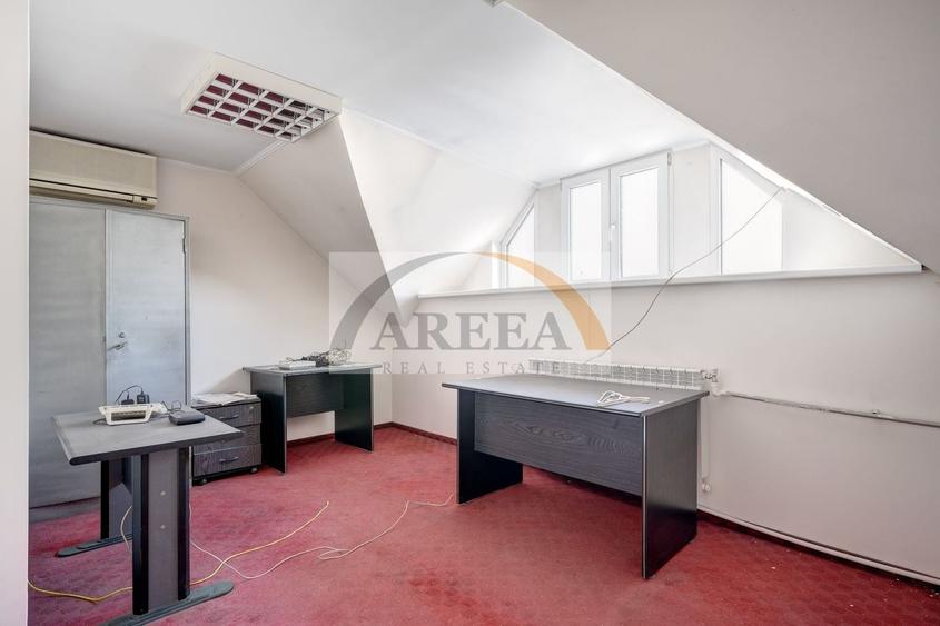 Casă individuală cu 16 camere cu Canalizare în Basarab