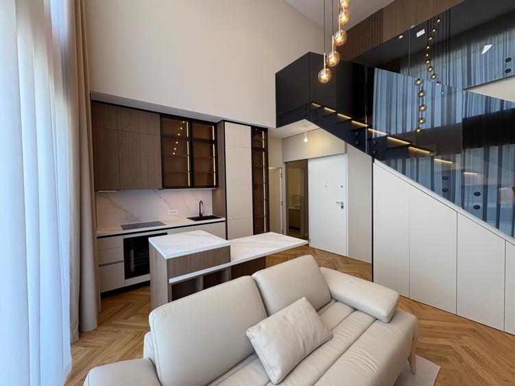 Penthouse cu 3 camere semidecomandat în Barbu Văcărescu