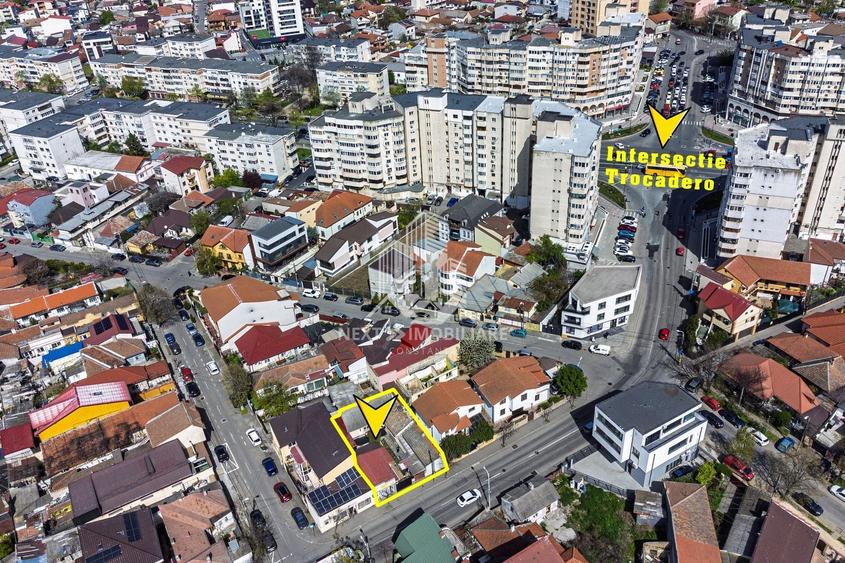 Casă individuală cu 5 camere cu Canalizare în Trocadero