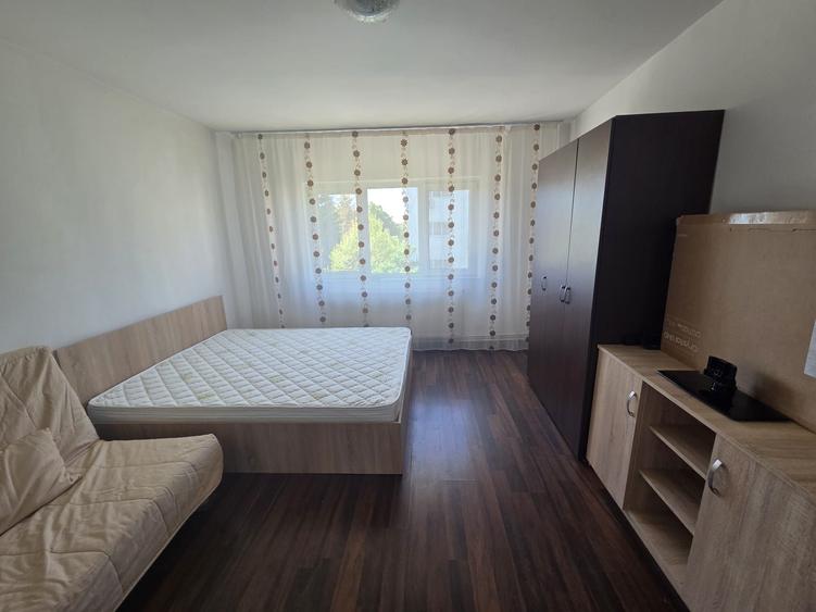 Garsonieră decomandată în Central