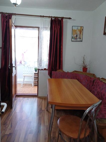 Apartament cu 3 camere decomandat, mobilat în Central