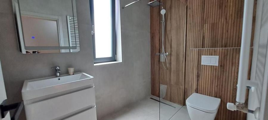 Casă cu 4 camere cu Teren 500 Mp în Vișani