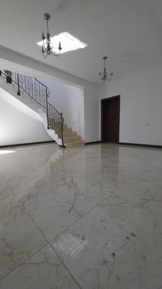 Casă individuală cu 4 camere cu Teren 1050 Mp în 1 Decembrie