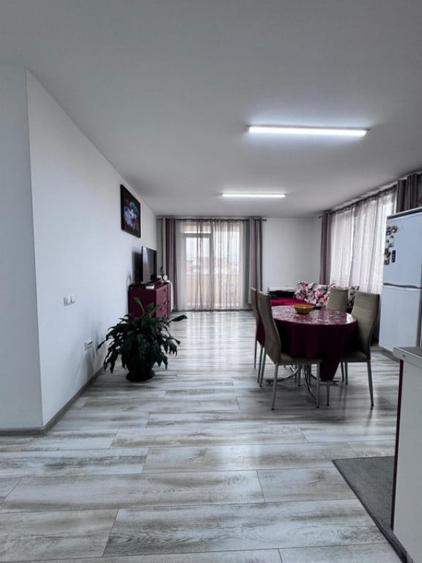 Apartament cu 2 camere semidecomandat în Florești