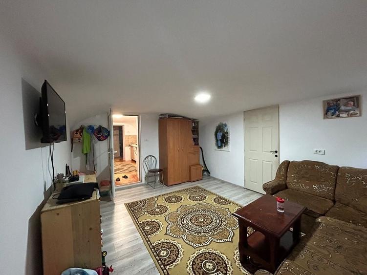 Apartament cu 2 camere semidecomandat în Intim