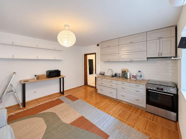 Apartament cu 2 camere semidecomandat, mobilat în Buziașului