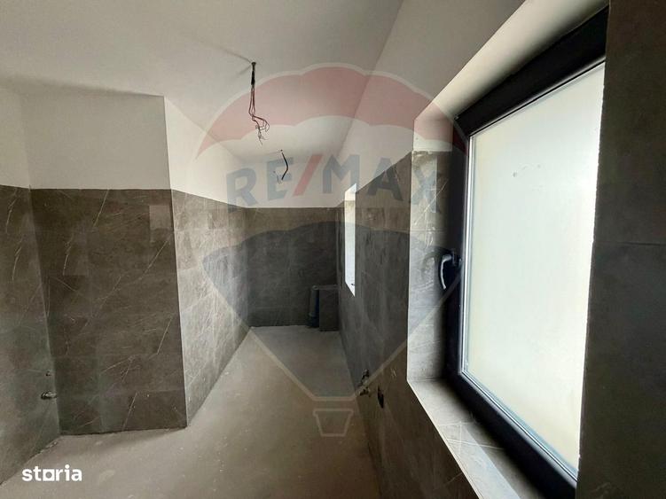Casă cu 4 camere cu Teren 200 Mp în Central