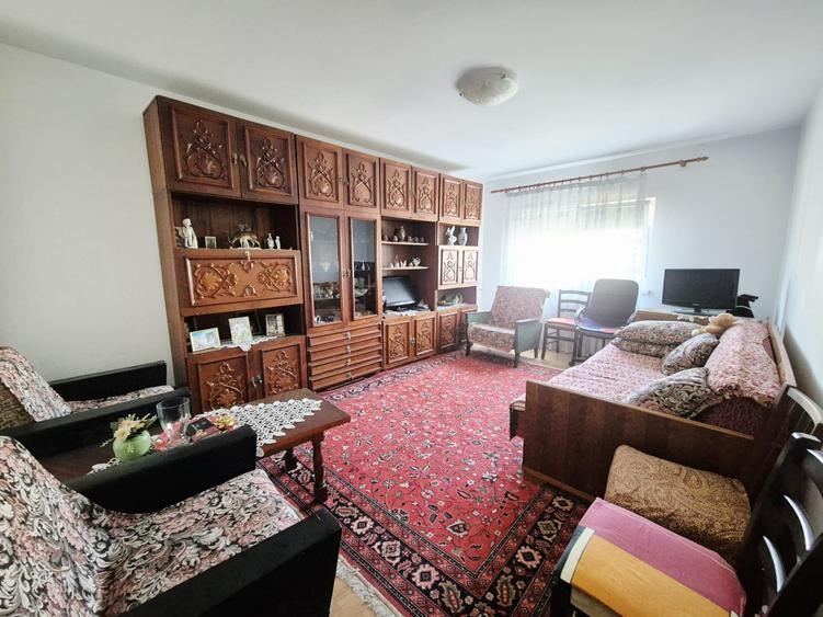 Apartament cu 2 camere decomandat în Far
