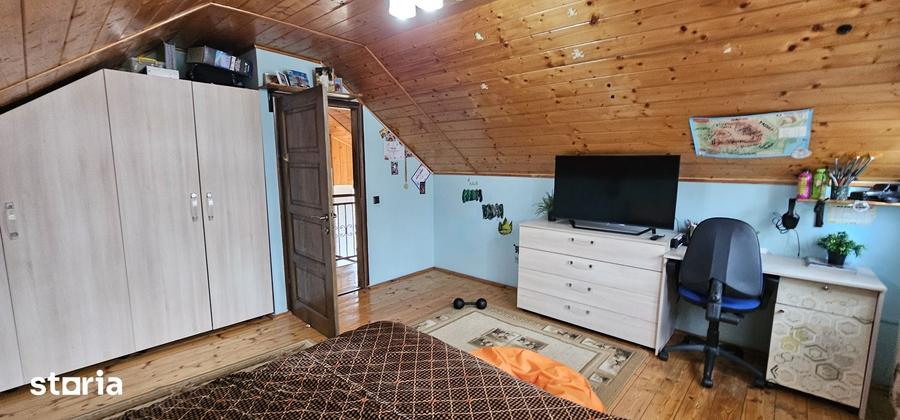 Casă cu 5 camere decomandat cu Teren 250 Mp în Lazaret