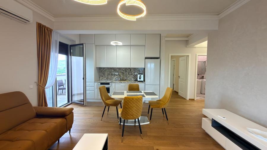 Apartament cu 3 camere în Lazaret