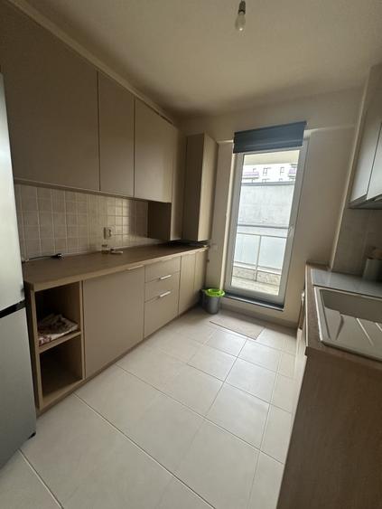 Apartament cu 2 camere semidecomandat, mobilat în Între Lacuri