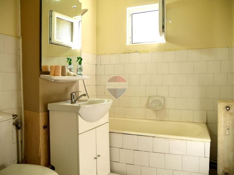 Apartament cu 4 camere decomandat în Central