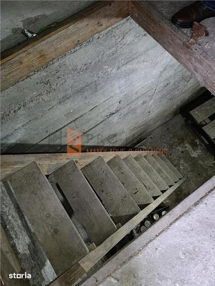 Casă cu 3 camere decomandat cu Teren 1378 Mp în Costești