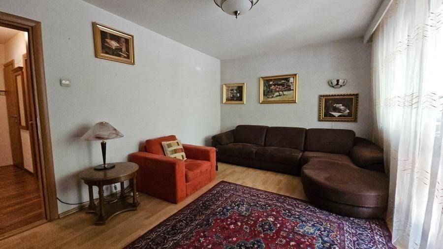 Apartament cu 3 camere decomandat în Berceni