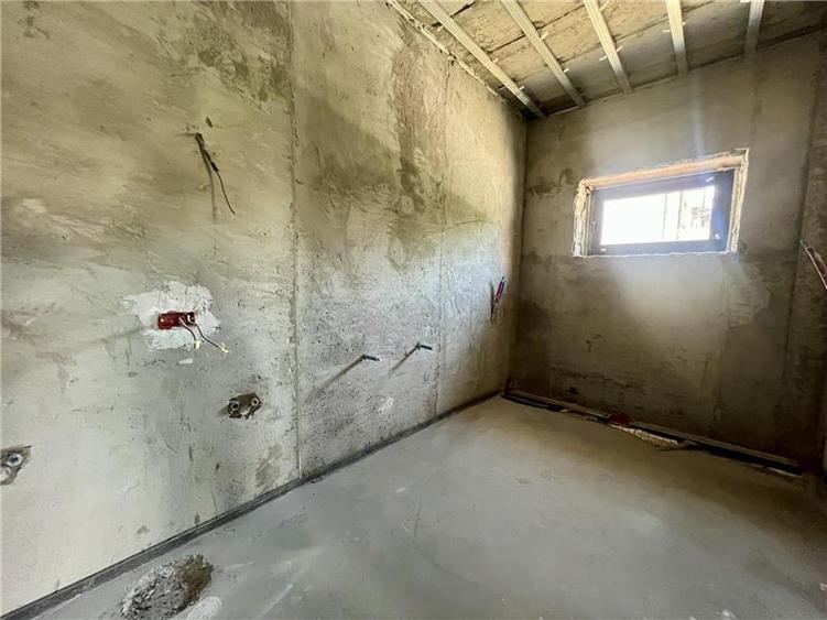 Casă cu 4 camere cu Canalizare în Aeroport