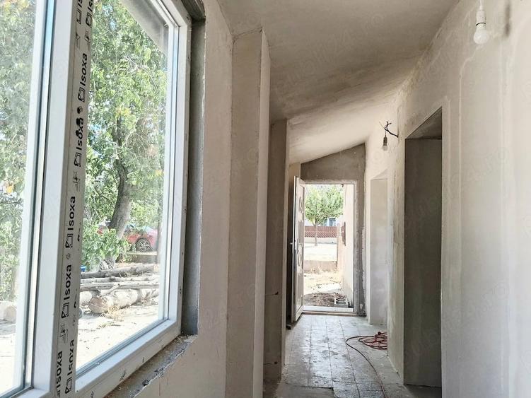 Casă cu 2 camere cu Teren 1520 Mp în Exterior Vest